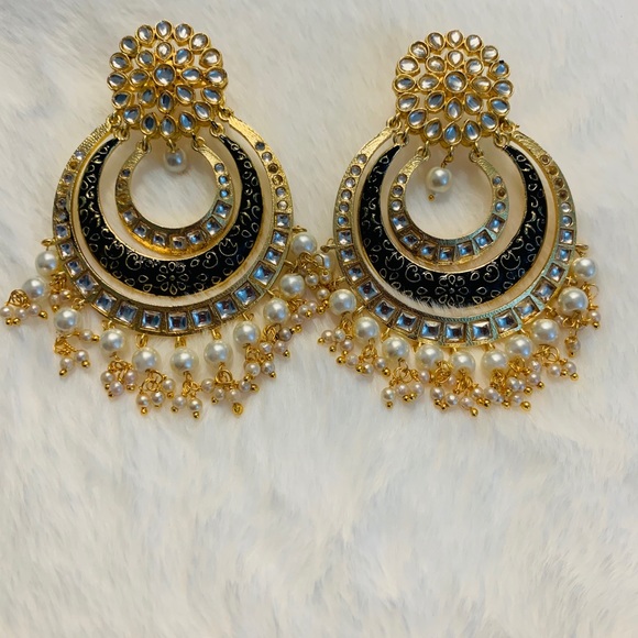 Green Style Kundan Chandbali Earrings - Picture 3 of 5